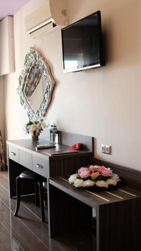 TRUVA LİFE OTEl - Tap to explore photos