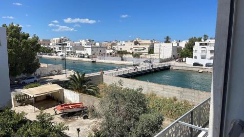 Modern & cozy apartment canal & sea view in La Goulette