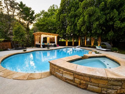 Luxury Pool Retreat Near Atlanta FIFA Ready – khách sạn tại Mountain Park