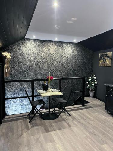 Logement Sensuelle avec Balnéo & Ambiance Tamisée (Logement Sensuelle avec Balneo & Ambiance Tamisee) in Dizy