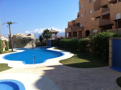 Precioso, apartamento con terraza y piscina
