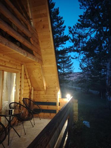 Planinska Brvnara Zlatni Bor in Amzići