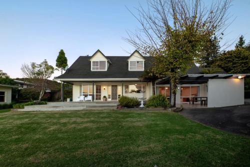 Okawa Bay Waterfront - Absolute Lakefront with Jetty 10min from Hells Gate - image 4