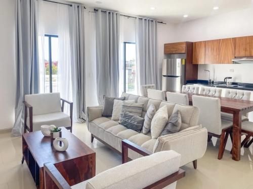 Beautiful apartment 3 blocks from the beach