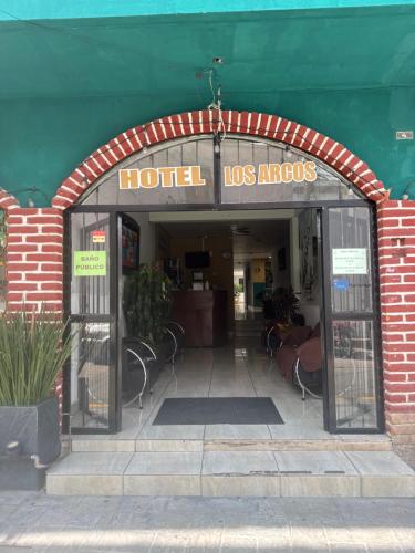 . Hotel Los Arcos