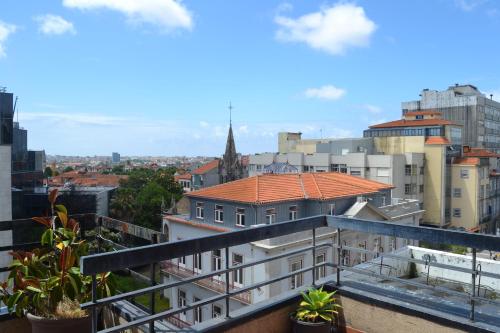 GuestReady - Balcony Over Porto in Porto