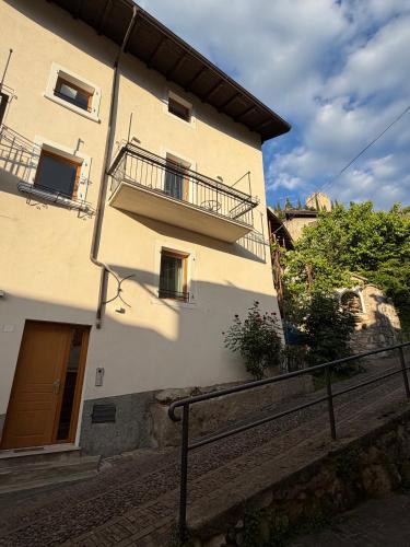 Castle Rhythm, Arco
