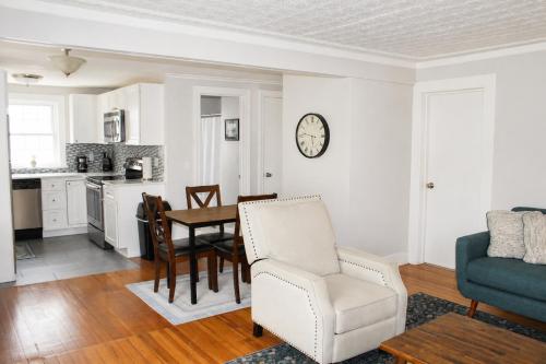 . NEW 2BR Apartment near Lake Winnipesaukee
