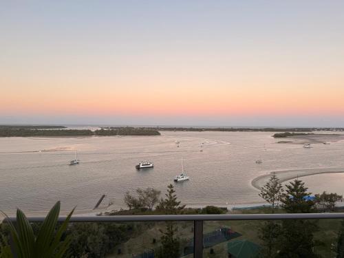 Vitamin Sea - Gold Coast luxury on the lagoon – khách sạn tại Labrador
