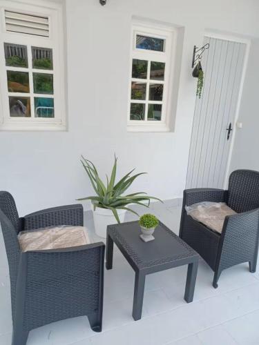 ระเบียง/ชานเรือน, Paradies Caraïbes III (Paradies Caraibes III) in เลซาบีเมส
