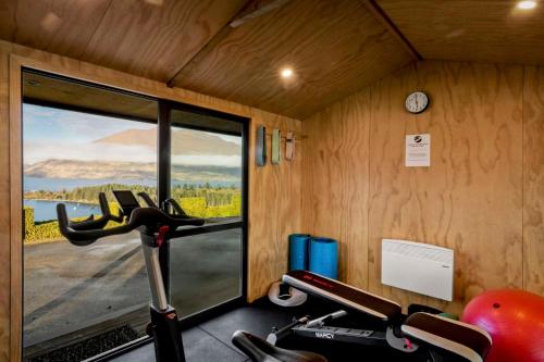 Castle Cliff Lodge with Spa Pool and Sauna and Games Room and more - image 9
