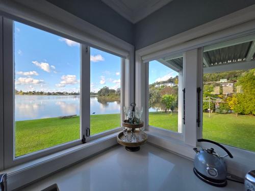 Kingfisher Lodge Waterfront Retreat in Tairua
