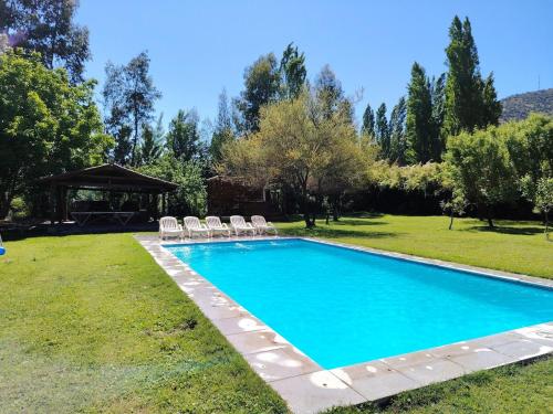 Casa de Campo con Piscina, Tinaja y Vista al Cerro in San Francisco De Mostazal