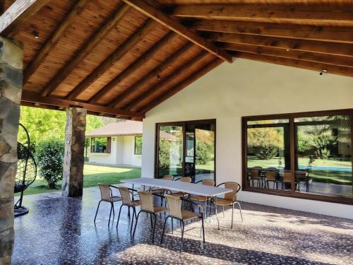 Casa de Campo con Piscina, Tinaja y Vista al Cerro in San Francisco De Mostazal