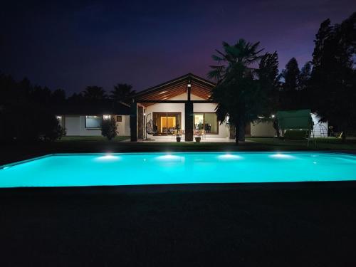 Casa de Campo con Piscina, Tinaja y Vista al Cerro in San Francisco De Mostazal
