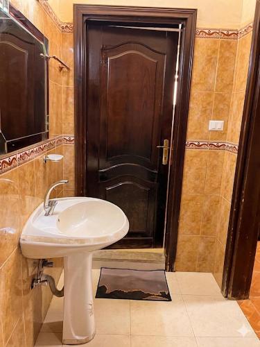 Spacious 2BR Sleeps 6 Full Kitchen Heart of Amman - image 7