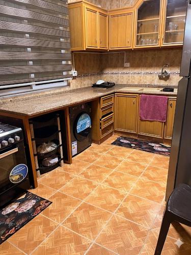 Spacious 2BR Sleeps 6 Full Kitchen Heart of Amman - image 5