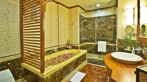 room detail thumbnail 2