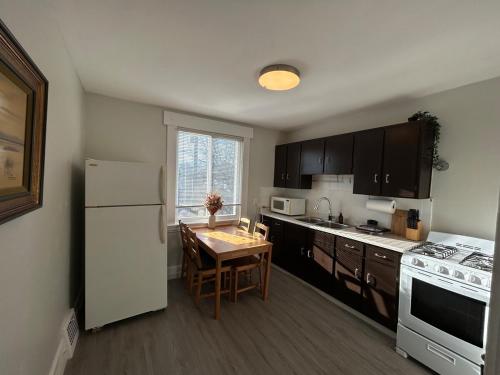 Quiet Private Suite in Kitsilano – khách sạn tại Kitsilano