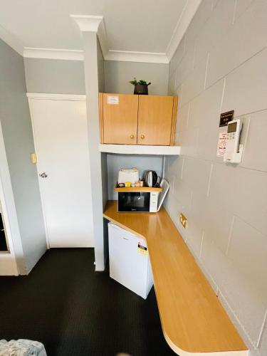 White Manor Motel in Cooma