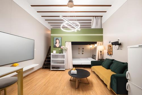 Shanghai Hills & Zinn Happy Family Bnb Near Line1&14 South Huangpi Rd Mid Huaihai Rd, Shanghai