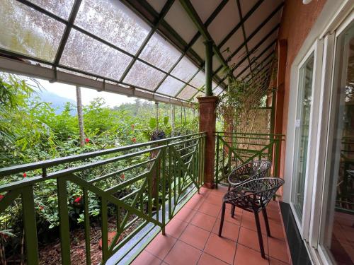 Holiday Courtyard in Padinjarathara