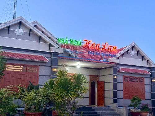Nha Nghi Hoa Lan in Van Phong Bay