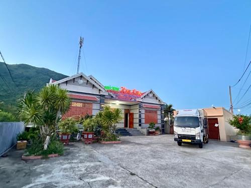 Nha Nghi Hoa Lan in Van Phong Bay