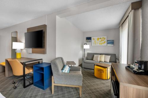 Comfort Inn South - image 37