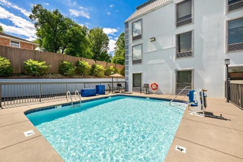 Comfort Inn South - image 33