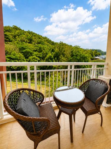 ระเบียง/ชานเรือน, Nade Suites - Pico De Loro MIA 609 in นาซุกบู