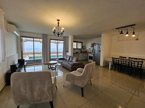 Kinneret view with pool – khách sạn tại Nof ha-Yarden