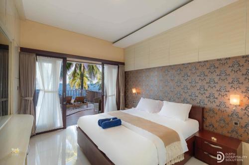 Paradise Palm Beach Bungalows in Tulamben