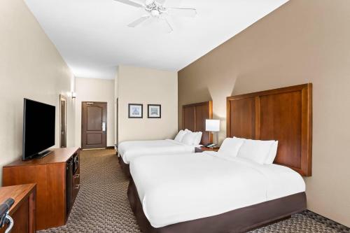 Comfort Inn & Suites Grenada - Tap to explore photos