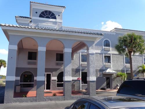 Ruskin Inn Tampa-Sun City Center - 출입구