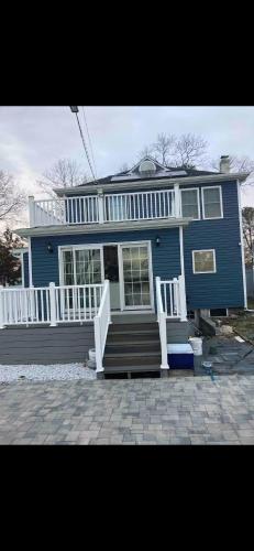 Entire space & family vacation home in Shirley (NY)
