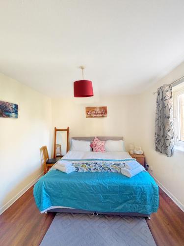 Spacious room close to tram, Edimburgo
