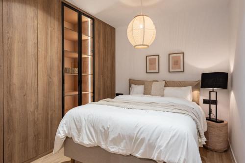 Luxury Golf Townhouse in Aloha with Pool & Garden - image 3
