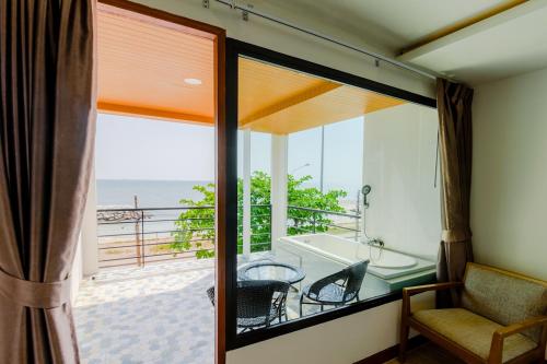 Sinai Rimtalay  in Rayong Beach