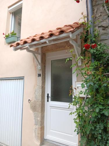 La maisonnette in Saint Georges De Luzencon