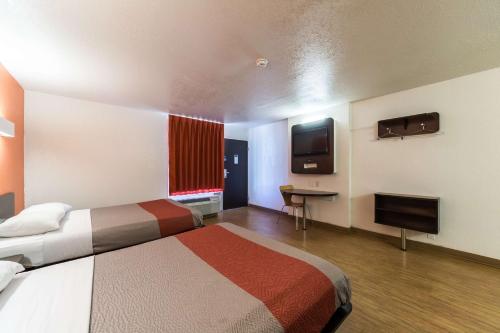 2 double beds