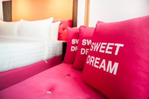 Deluxe Double Room with Bathtub image 10