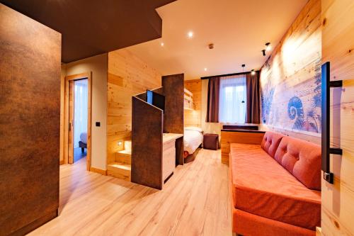1 queen bed, 2 bunk beds, 1 sofa bed