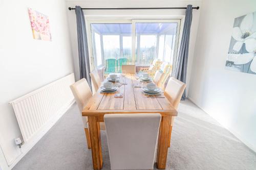 m² 1 guļamistaba, 2 privāta vannas istaba Māja Tircoed
 (3-BR Pet Friendly Home W/ Off-Road Parking) in Pontlliw