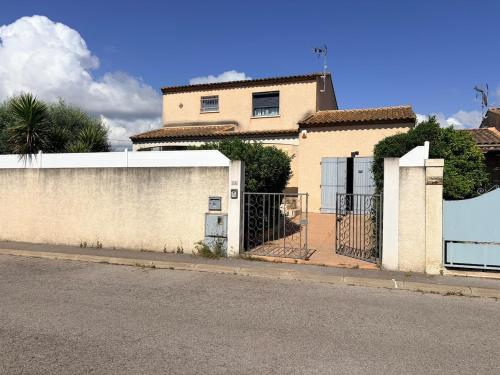 Studio avec jardin prive et parking gratuit in Mudaison