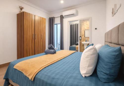 Royal Blu Luxury Suite - 24hrs Power and Security - image 2