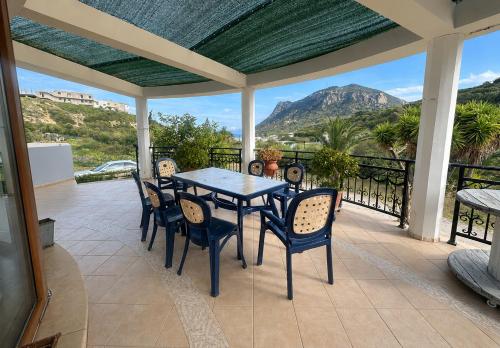 Peaceful Retreat - Kefalos Stay with Patio views & gym gîte à louer Sarakinoú
