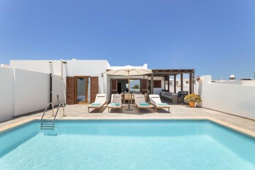 Villa Naiser by Aura Villas