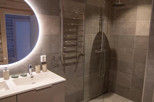 Shower, Sommarbukt Tind - Luxury Fjord Lodge near Tromsø in Lakselvbukt