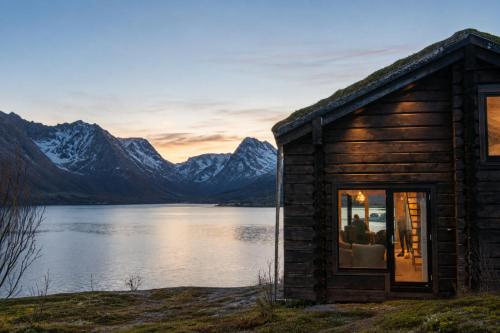 Exterior view, Sommarbukt Tind - Luxury Fjord Lodge near Tromsø in Lakselvbukt